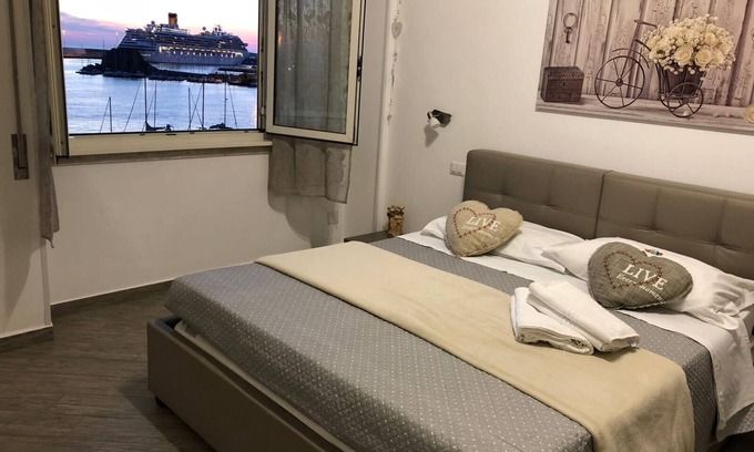 Civitavecchia Apartamento | Maravilloso apartamento frente al mar en el corazón de Civitavecchia -8 camas