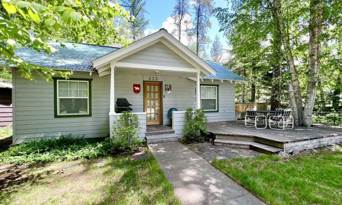 West Glacier Cabina | Wonderful West Glacier Basecamp Property