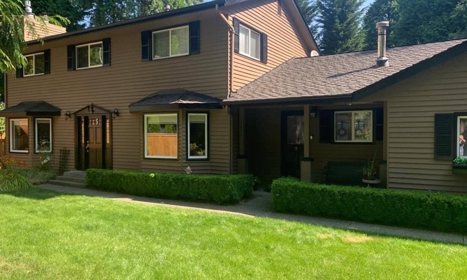 Bothell Casa | Wonderful Woodinville Wine region with hot tub