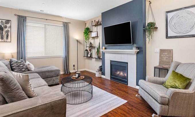 Hazel Dell South Casa | Wonderfully Appointed Suburban Home, Open Layout, Pet Friendly, Steps to Park, 5 Miles to Vancouver