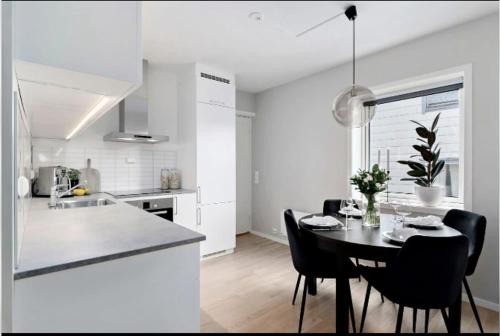 Alesund Apartamento | Wonderfully located, 2BR, Balcony