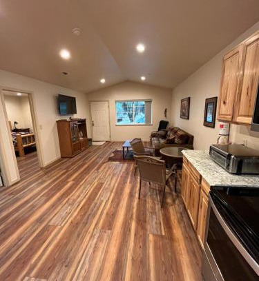 Mariposa Casa | Wonky Donkey Den 30 mi to Yosemite Arch Entrance