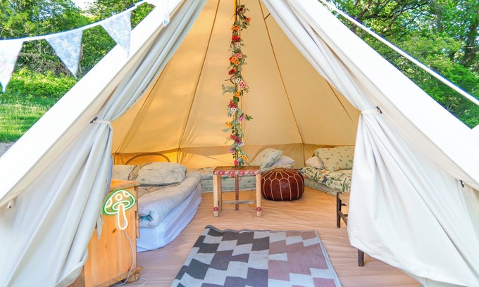 Abergele Cabina | Wood Cabin & 4 Large Bell Tents - Hapus Hideaway