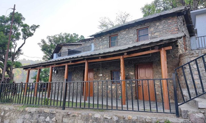 Bullawala Cabaña | Wood Valley in the foothill of Himalayas.