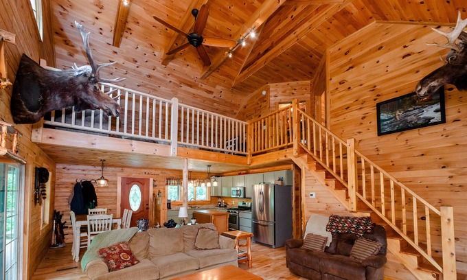 Bingham Cabina | “Wooded Bliss” 💕Cabin in Bingham Maine!