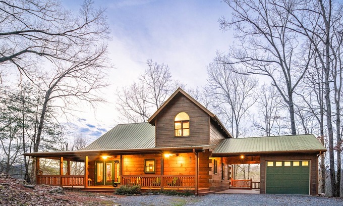 Blue Ridge Cabina | Wooded cabin with wraparound deck, mountain views, air hockey & fireplaces