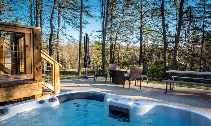 Hico Cabina | Wooded Circle - Barrel sauna, hot tub, fire pit