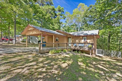 Bella Vista Casa | Wooded, Quiet Cottage, Very close to the Back 40