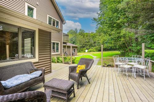Edinboro Casa | Wooded Retreat on 5 Acres 6 Mi to Edinboro Lake!