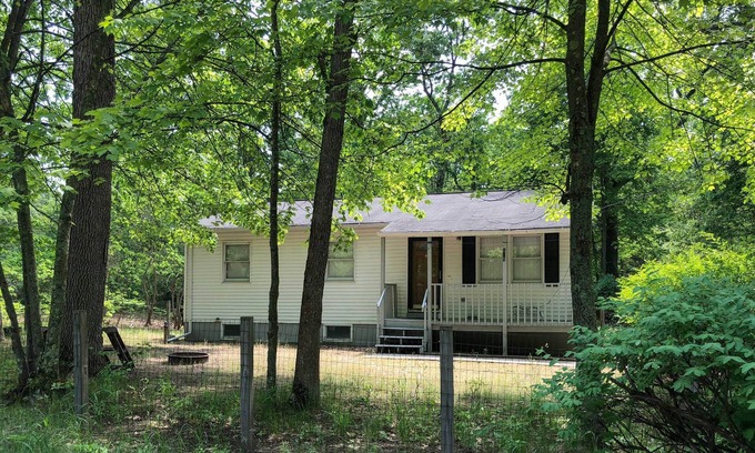 Lakewood Club Casa | Acogedor Twin Lake House ~ 15 minutos del lago Michigan!