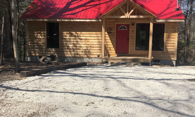 Rogers Cabina | Wooded view-hot tub-5 min to Natural Bridge