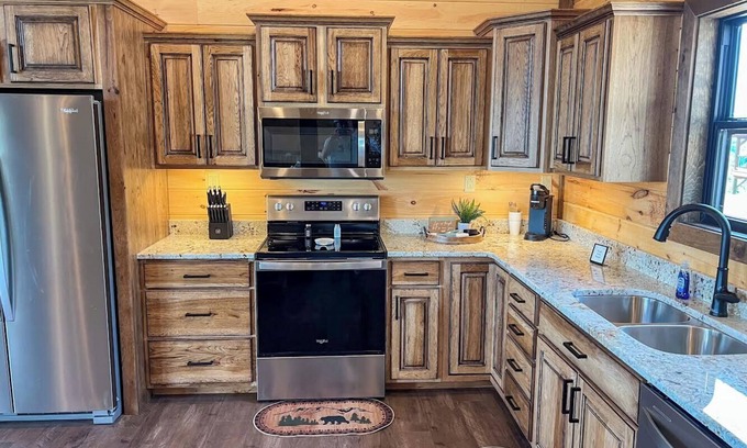 Van Buren Cabina | Woodhaven Hideaway! Beautiful cabin located in Van Buren, view of Current River.