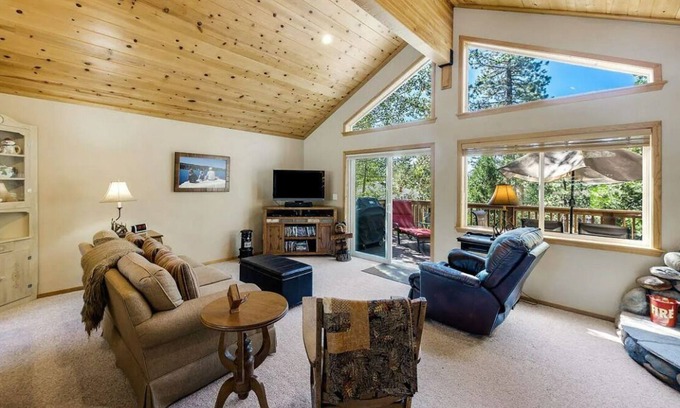 Talmont Casa | Woodland at Tahoe Park By Tahoe Getaways - Pet Friendly - Private Beach