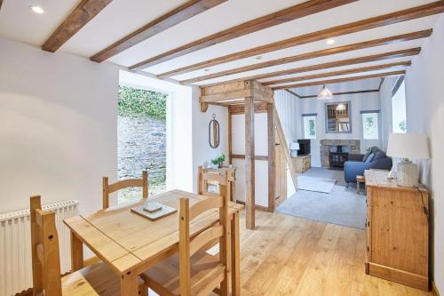 Helston Casa | Woodland cottage in Cornwall with walled garden