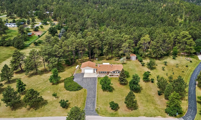 Blackhawk Casa | Woodland Hills’ Bird Watching Roost