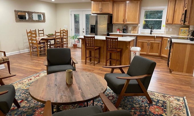 Daphne Casa | Woodland River Retreat Cozy, quiet, well-appointed home near Fairhope