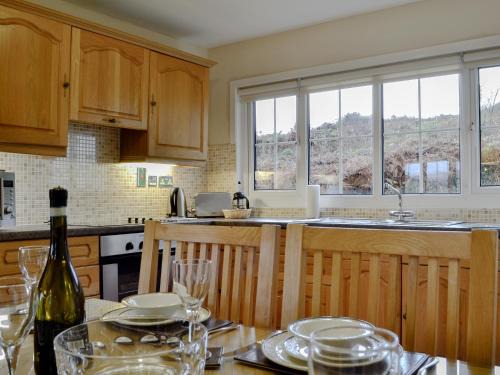 Cwrt Casa | Woodland View Bungalow 1 - Uk10492