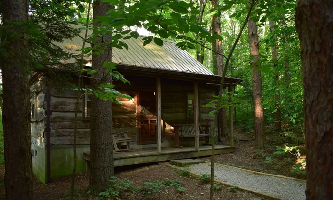Laurelville Cabina | Cabaña de madera-Baño Privado-Romántico-Vista al bosque-Red Log Cabin