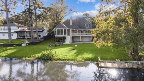 College Park Casa | Woodlands Area Lake View Retreat