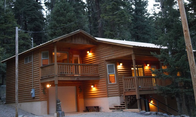 Cloudcroft Chalet De Esquí | Woodlands Way Chalet- A cozy get-away in Cloudcroft NM.