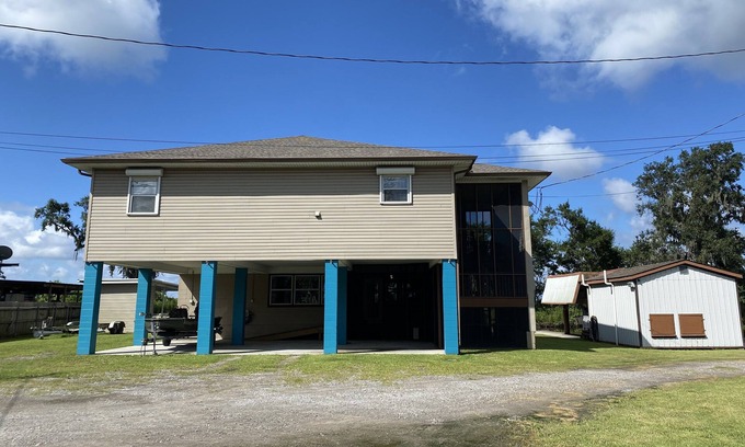 Pointe A La Hache Casa | Woodpark Retreat - Beautiful Fishing Camp on the Water in Myrtle Grove.