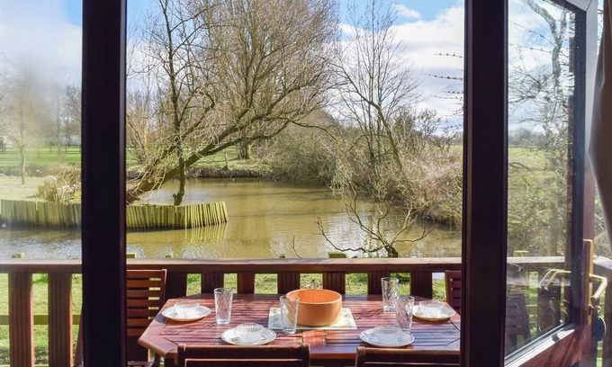 Poulton-le-Fylde Cabaña | Woodpecker Lodge - UK49149