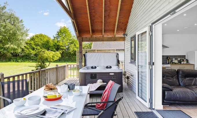 Somerton Chalet De Esquí | Woodpecker Lodge, Redlake Farm nr Glastonbury