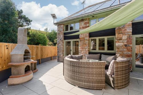 Paignton Casa | Woodpeckers - Stylish luxury property with hot tub