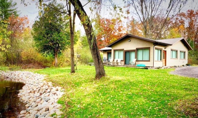 Branch Cabina | Woods & Water Cabin - Fish or Kayak on Pere Marquette River near Ludington, MI.