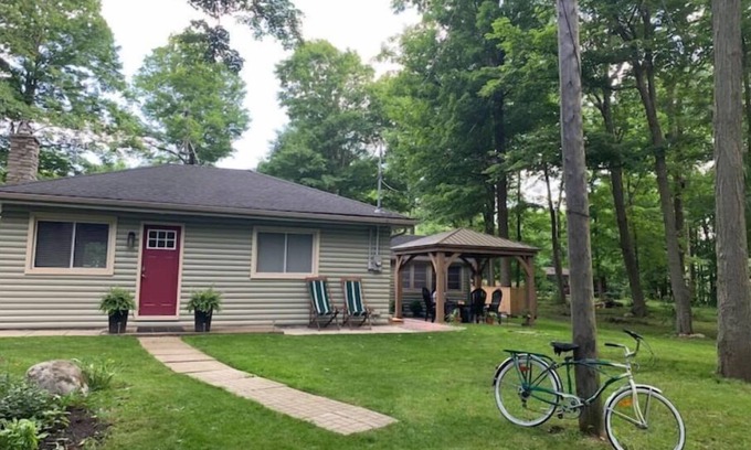 Sherkston Cabaña | Woodsandwaves Cottage Retreat