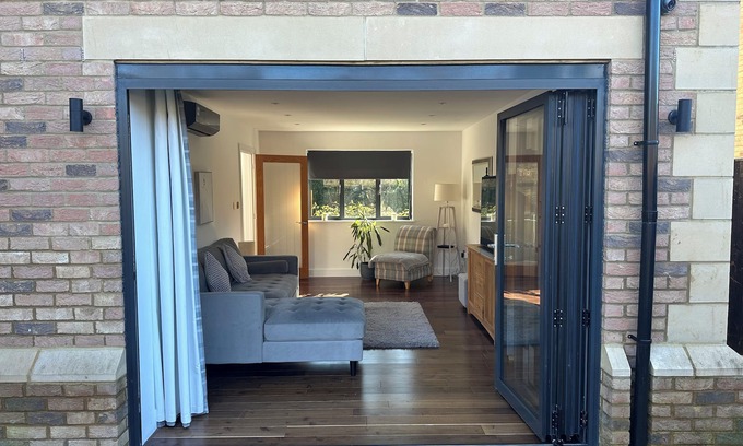 Charlton-on-Otmoor Cabaña | WOODSIDE HOUSE, character holiday cottage, with a garden in Wheatley