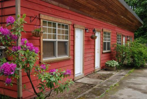 Agassiz Hotel | Woodside Inn