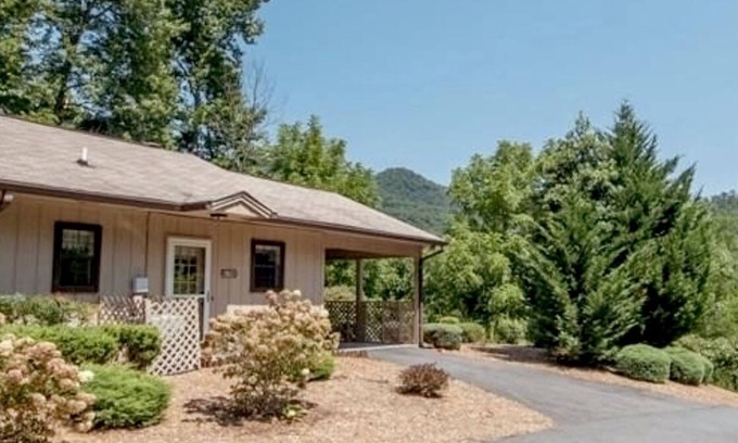 Franklin Casa | Woodside Villa in Franklin NC