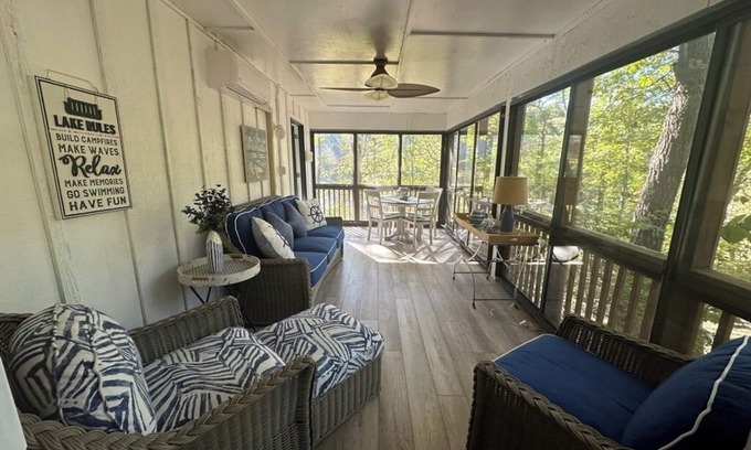 Bronston Condominio | Woodson Bend 108-4. Fully Updated First Floor Lake View Condo.