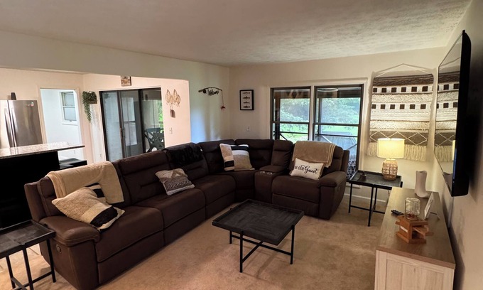 Bronston Condominio | Woodson Bend 3 BR Condo, with Pool, AC, WiFi, Golf Course, Restaurant