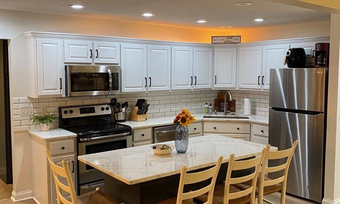 Bronston Condominio | Woodson Bend Resort~Lake Cumberland 27-1 Life Way 3BR, 3BA Condo
