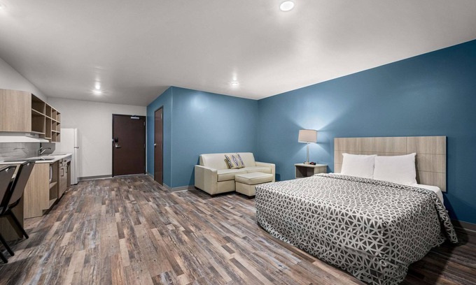 Dearborn Hotel | Woodspring Suites Dearborn - Detroit