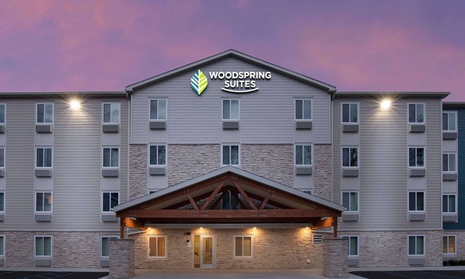 Williston Hotel | WoodSpring Suites Williston