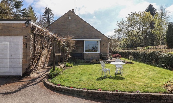 Eleighwater Casa | WOODSTOCK, pet friendly, with open fire in Chard