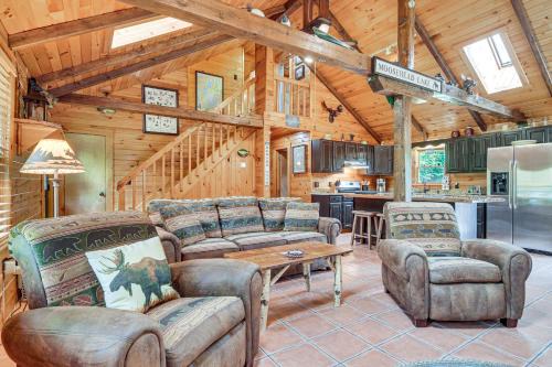 Beaver Cove Casa | Woodsy Beaver Cove Cabin with Deck and Fire Pit!