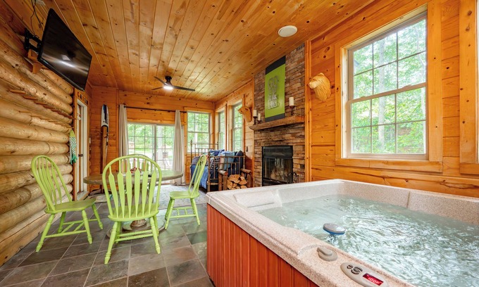 Thayerville Cabina | Whitewater Lodge - Lake Area casa con jacuzzi