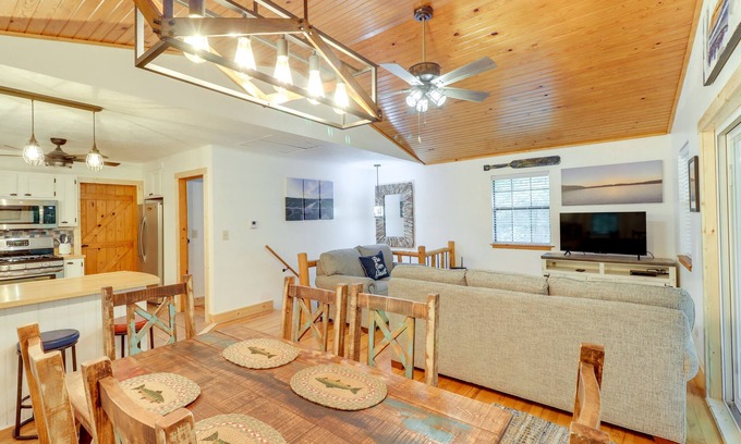 Gassville Casa | Woodsy Gassville Getaway ~ 3 Mi to White River!