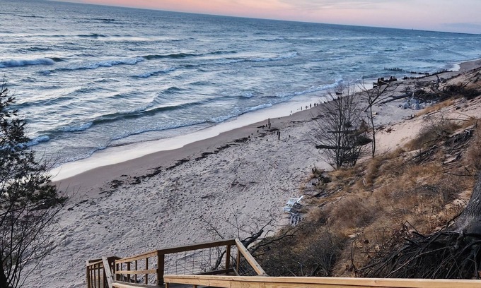 Norton Shores Cabaña | Woodsy Lake House @ Lake Michigan **** Diversión a mitad de semana 8 / 26-29 $ 550 por 4 o menos