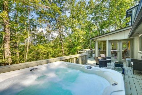 Dahlonega Casa | Woodsy Retreat with Deck and Views in Dahlonega!