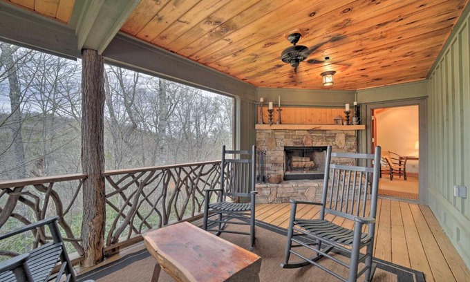 Cashiers Casa | Woodsy Smoky Mtn Hideaway with Grill and Views!