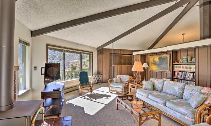 Willow Creek Casa | Woodsy Willow Creek Getaway with Pool and Deck!