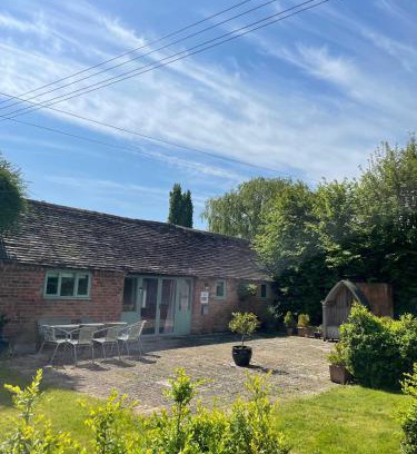 Broughton Hackett Casa | Worcester semi rural bungalow with off road parking