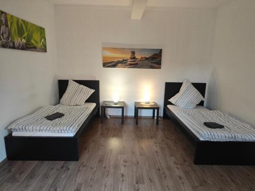 Selfkant Apartamento | Work and Stay Selfkant Ganzes Haus 10 Zimmer, 18 Betten,5 Badezimmer,2 Küchen, Terrasse, 380 Qm, 3 Etagen