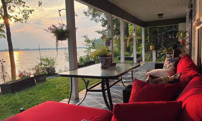 Whitewater Region Cabina | Work from the lake or unplug. Just over an hour from Ottawa, serenity now.