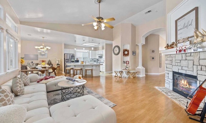 Greenacres Casa | Work & Play Haven: Pet-Friendly｜Garage Available｜Huge Yard｜Month-to-Month #41913